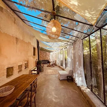 펜션 Tres Belle Rotonde Deco Boheme, Tennis, Parking 님